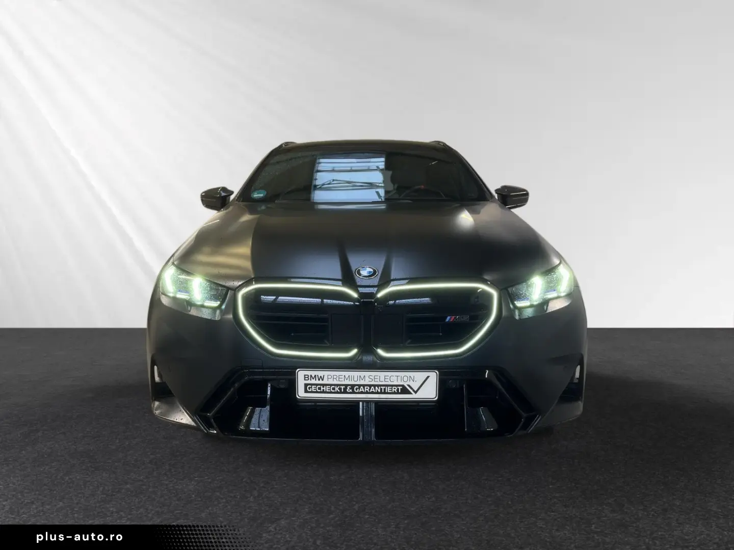 BMW M5 Touring  FrozenBlackMetallic  Pano B&W