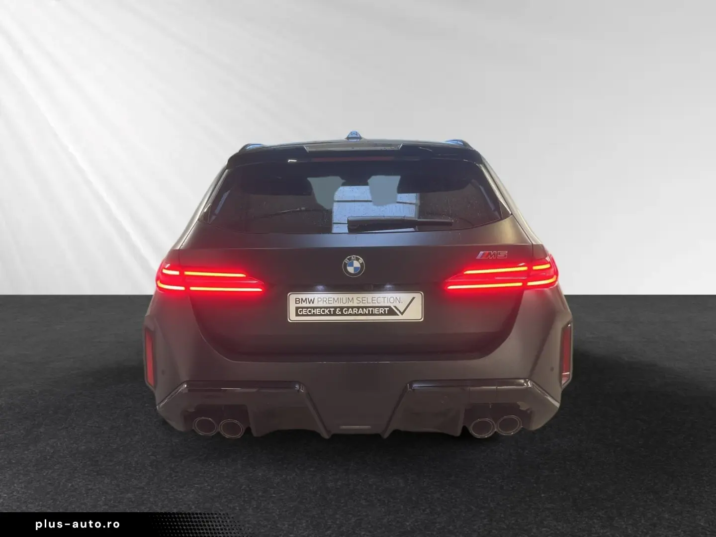 BMW M5 Touring  FrozenBlackMetallic  Pano B&W