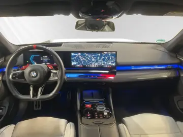 BMW M5 Touring  FrozenBlackMetallic  Pano B&W