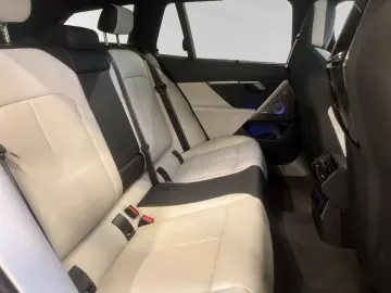 BMW M5 Touring  FrozenBlackMetallic  Pano B&W