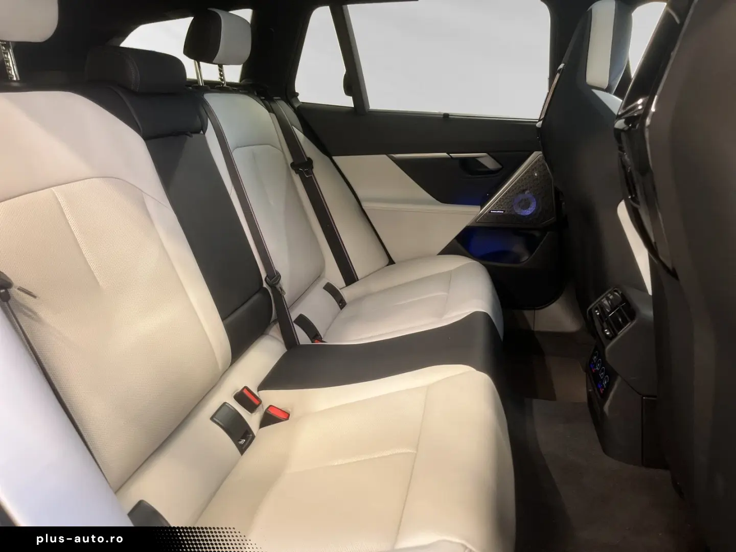 BMW M5 Touring  FrozenBlackMetallic  Pano B&W