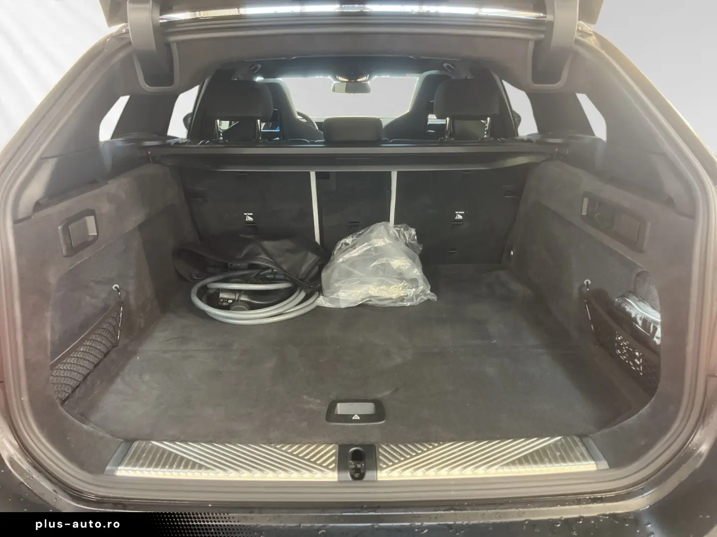 BMW M5 Touring  FrozenBlackMetallic  Pano B&W