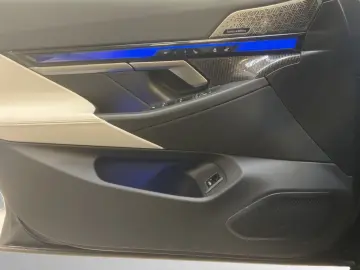 BMW M5 Touring  FrozenBlackMetallic  Pano B&W