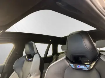 BMW M5 Touring  FrozenBlackMetallic  Pano B&W