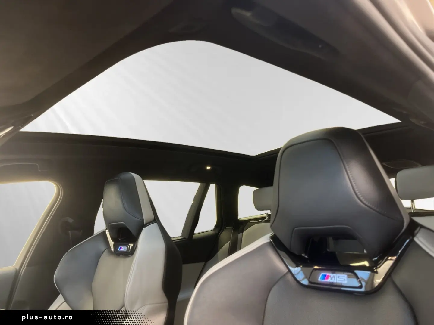 BMW M5 Touring  FrozenBlackMetallic  Pano B&W