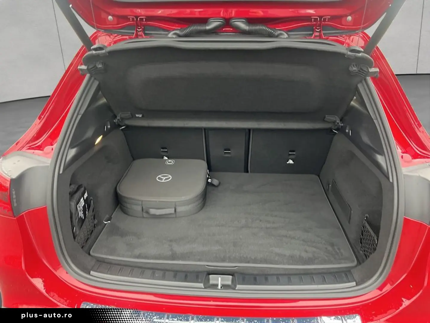 MERCEDES-BENZ EQA 300 4Matic Progressive Advanced Pano Smart