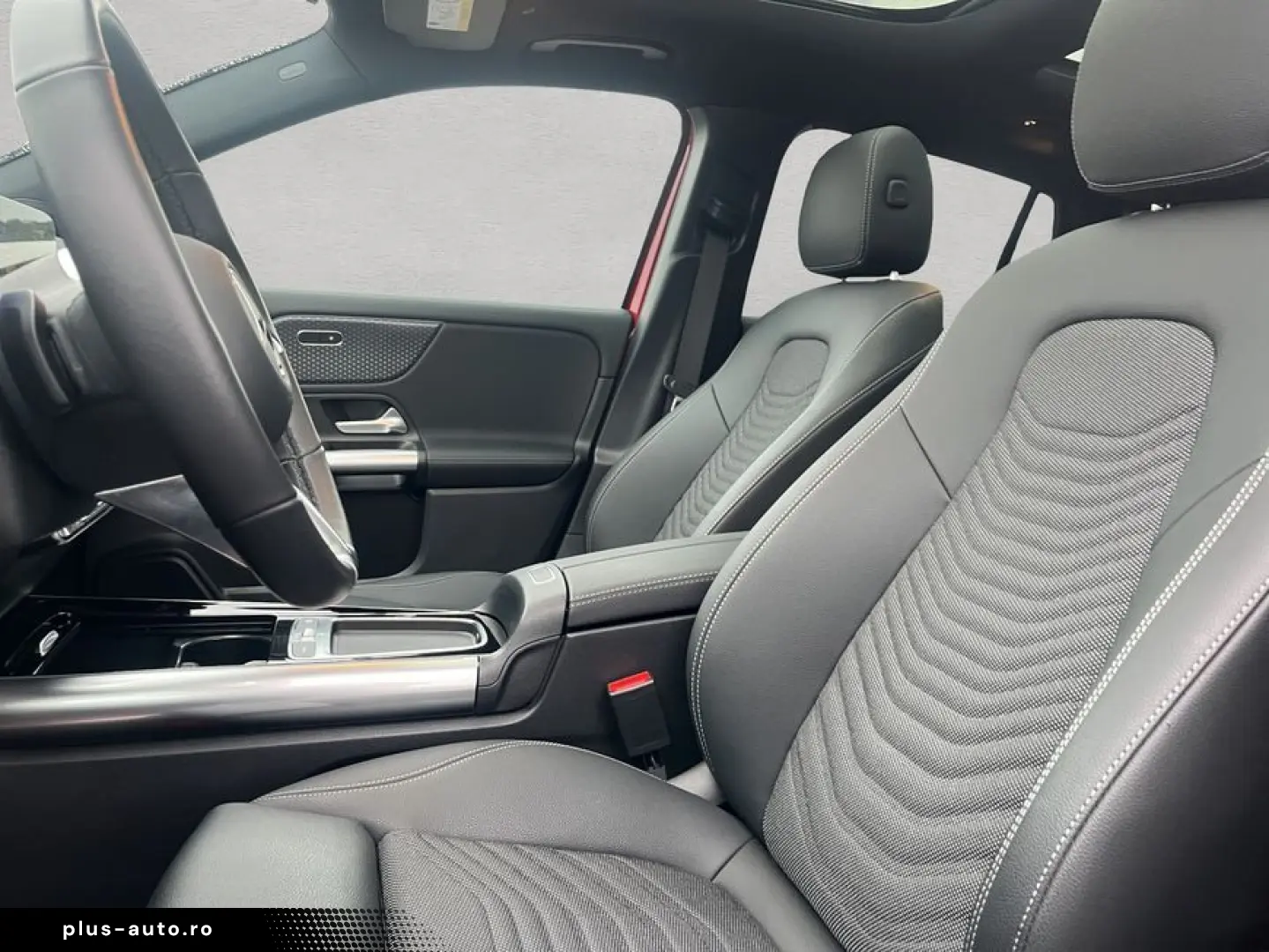 MERCEDES-BENZ EQA 300 4Matic Progressive Advanced Pano Smart