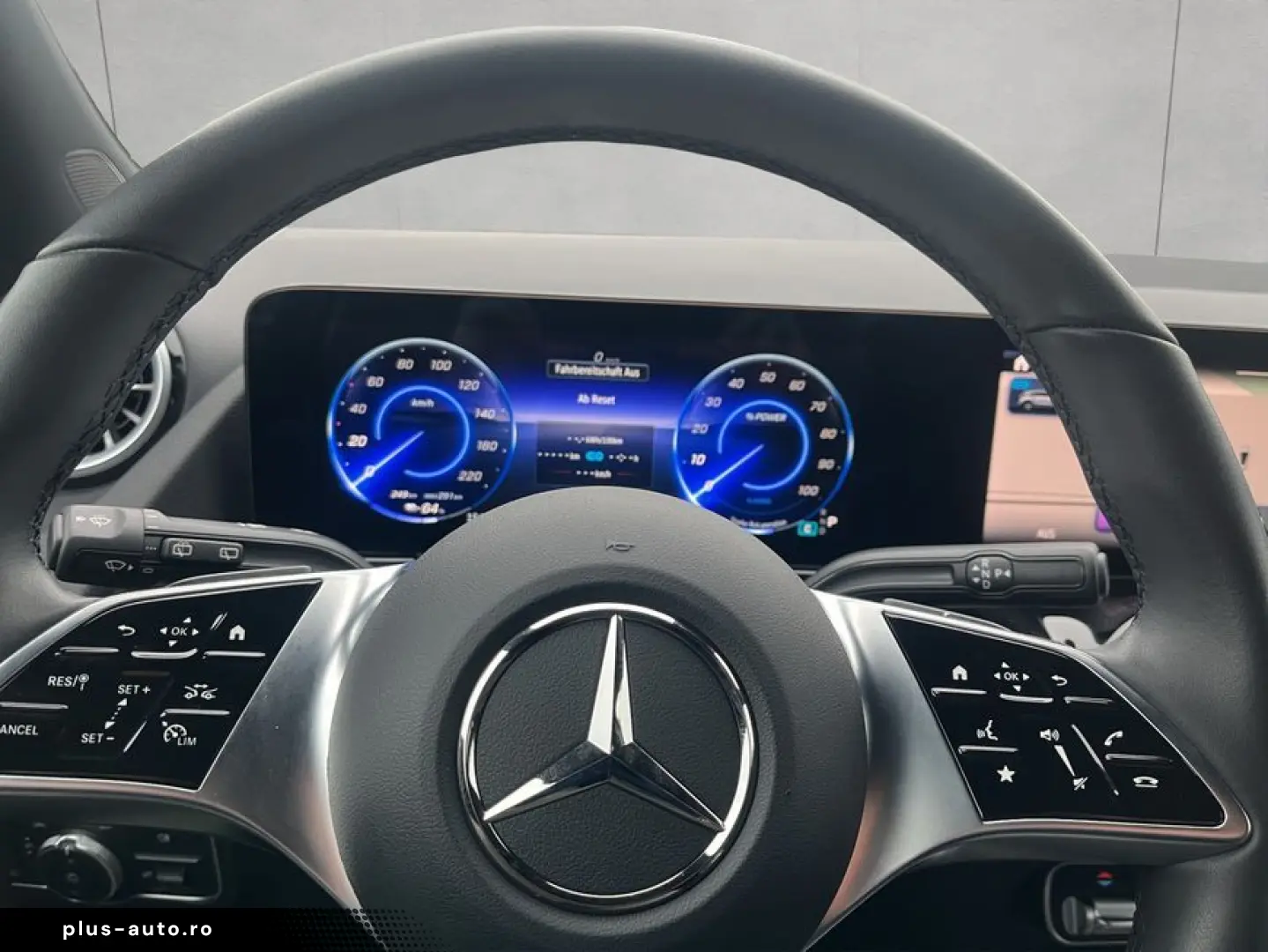 MERCEDES-BENZ EQA 300 4Matic Progressive Advanced Pano Smart