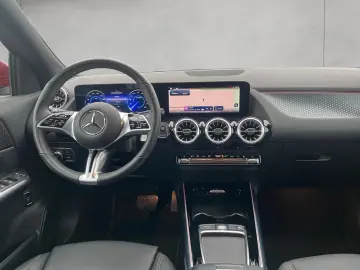 MERCEDES-BENZ EQA 300 4Matic Progressive Advanced Pano Smart