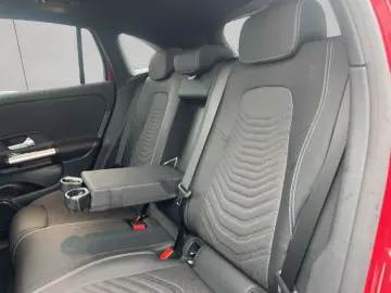 MERCEDES-BENZ EQA 300 4Matic Progressive Advanced Pano Smart