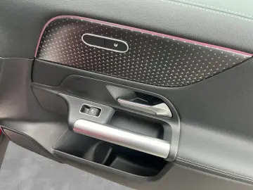 MERCEDES-BENZ EQA 300 4Matic Progressive Advanced Pano Smart