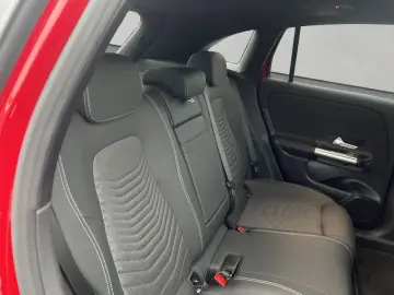 MERCEDES-BENZ EQA 300 4Matic Progressive Advanced Pano Smart