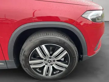 MERCEDES-BENZ EQA 300 4Matic Progressive Advanced Pano Smart