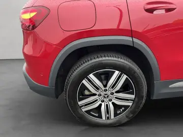 MERCEDES-BENZ EQA 300 4Matic Progressive Advanced Pano Smart