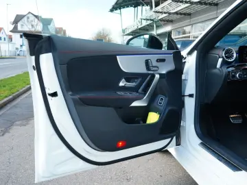 MERCEDES-BENZ CLA 220d 4M AMG 9G LED PANO MMRY BURM 19