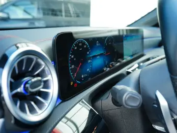 MERCEDES-BENZ CLA 220d 4M AMG 9G LED PANO MMRY BURM 19