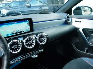 MERCEDES-BENZ CLA 220d 4M AMG 9G LED PANO MMRY BURM 19