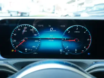 MERCEDES-BENZ CLA 220d 4M AMG 9G LED PANO MMRY BURM 19