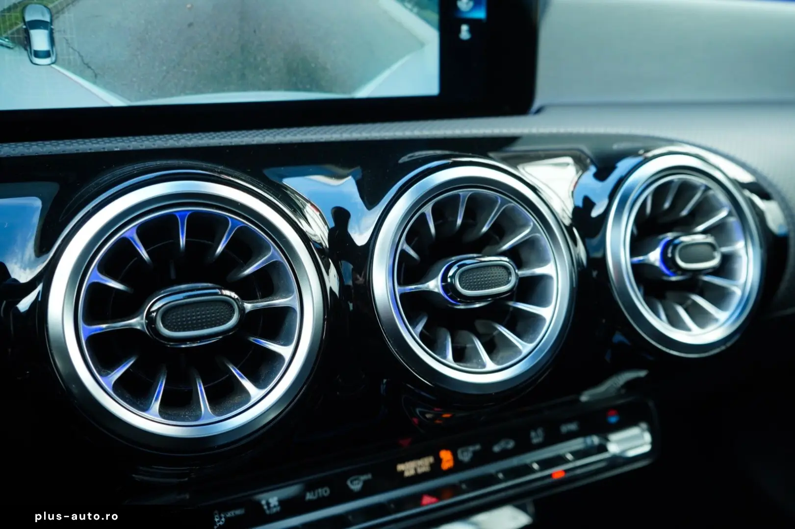 MERCEDES-BENZ CLA 220d 4M AMG 9G LED PANO MMRY BURM 19