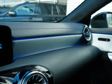 MERCEDES-BENZ CLA 220d 4M AMG 9G LED PANO MMRY BURM 19