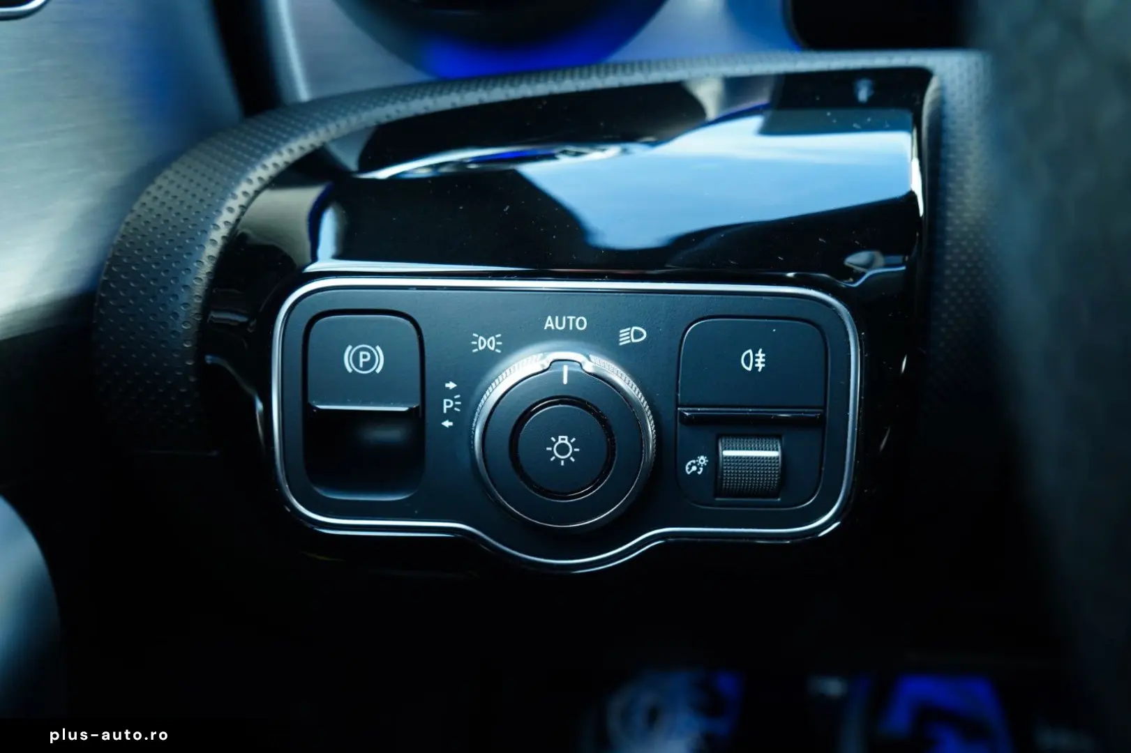 MERCEDES-BENZ CLA 220d 4M AMG 9G LED PANO MMRY BURM 19