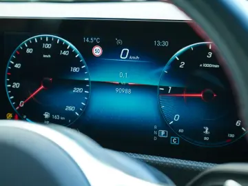 MERCEDES-BENZ CLA 220d 4M AMG 9G LED PANO MMRY BURM 19