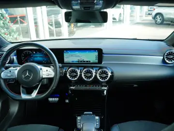 MERCEDES-BENZ CLA 220d 4M AMG 9G LED PANO MMRY BURM 19