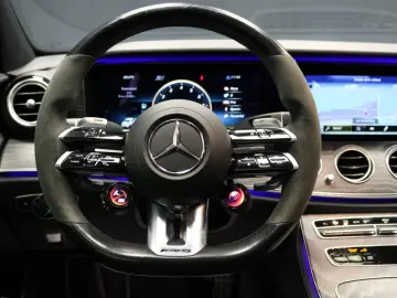 MERCEDES-BENZ E63 S AMG 4Matic  HEADUP PANO 360  BURMESTER