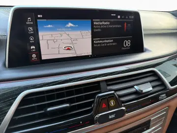 BMW 750iA xDrive Laser StHz FernP GSD Massage KomSi