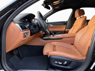 BMW 750iA xDrive Laser StHz FernP GSD Massage KomSi
