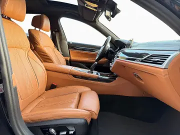 BMW 750iA xDrive Laser StHz FernP GSD Massage KomSi