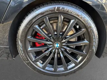 BMW 750iA xDrive Laser StHz FernP GSD Massage KomSi