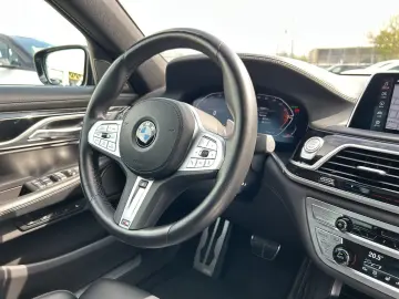 BMW 730d xDrive Limousine M Sportpaket Head-Up LASER