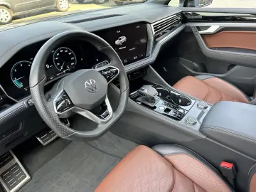 VW Touareg 3.0 TDI R-Line Matrix Panorama Massage