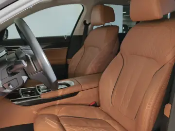 BMW 750i xDrive Limousine Navi LED Glasdach Standhz