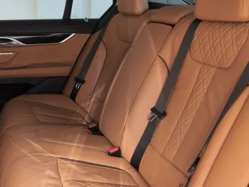 BMW 750i xDrive Limousine Navi LED Glasdach Standhz