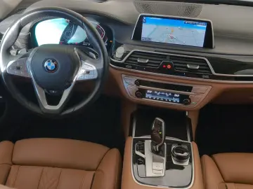 BMW 750i xDrive Limousine Navi LED Glasdach Standhz