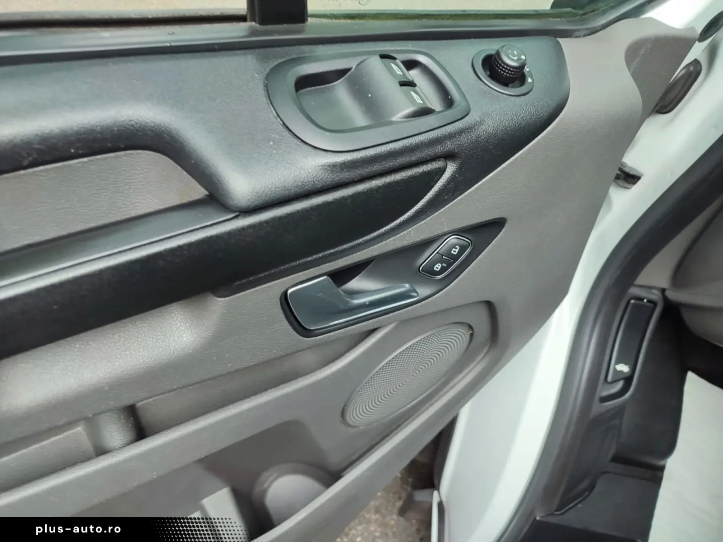 FORD Transit Tourneo Custom Kombi 320 L1 Trend 9Sitze