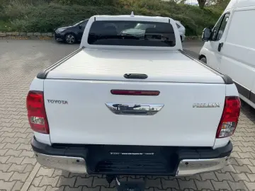 TOYOTA Hilux 2.8 D-4D Double Cab Comfort AHK Nav KAM SH