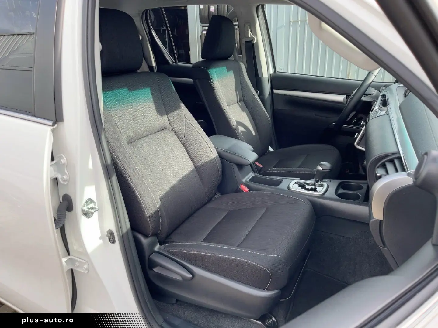 TOYOTA Hilux 2.8 D-4D Double Cab Comfort AHK Nav KAM SH