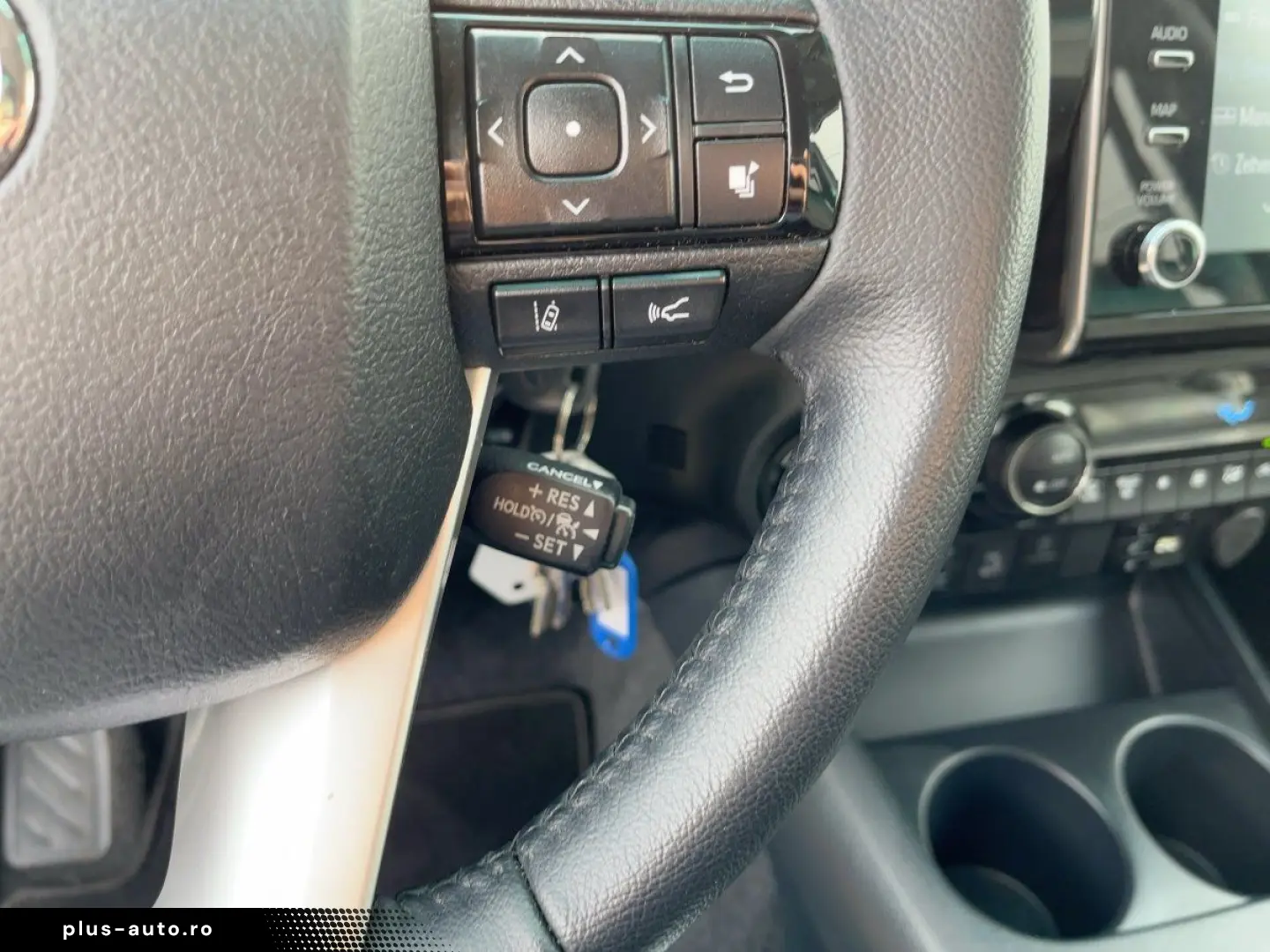 TOYOTA Hilux 2.8 D-4D Double Cab Comfort AHK Nav KAM SH