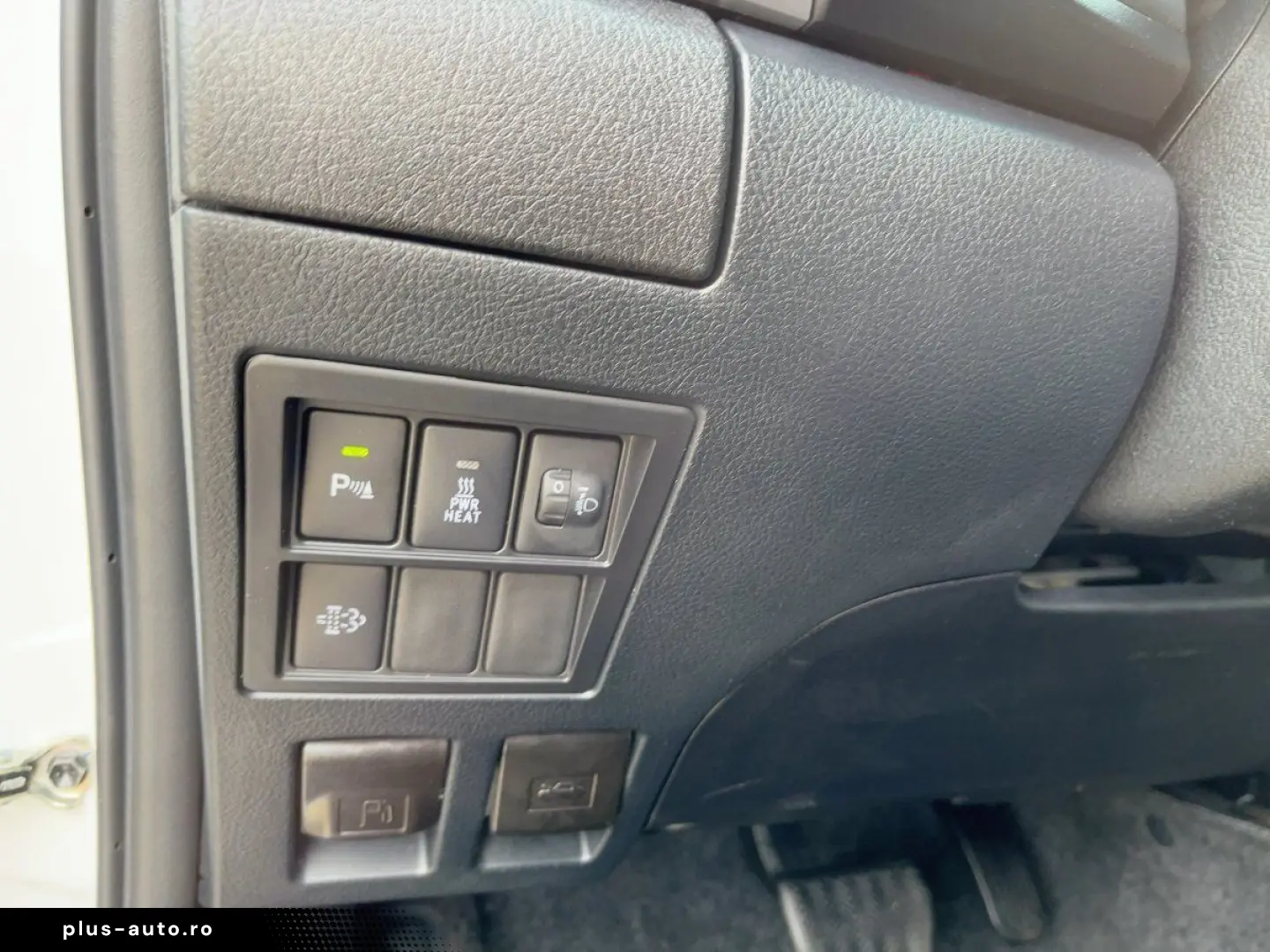 TOYOTA Hilux 2.8 D-4D Double Cab Comfort AHK Nav KAM SH