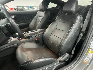 FORD Mustang GT 5 0l V8  LEDER   AUTOMATIK