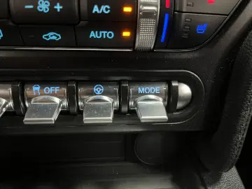 FORD Mustang GT 5 0l V8  LEDER   AUTOMATIK