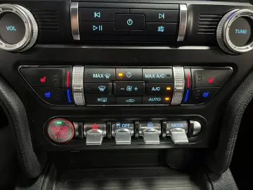 FORD Mustang GT 5 0l V8  LEDER   AUTOMATIK