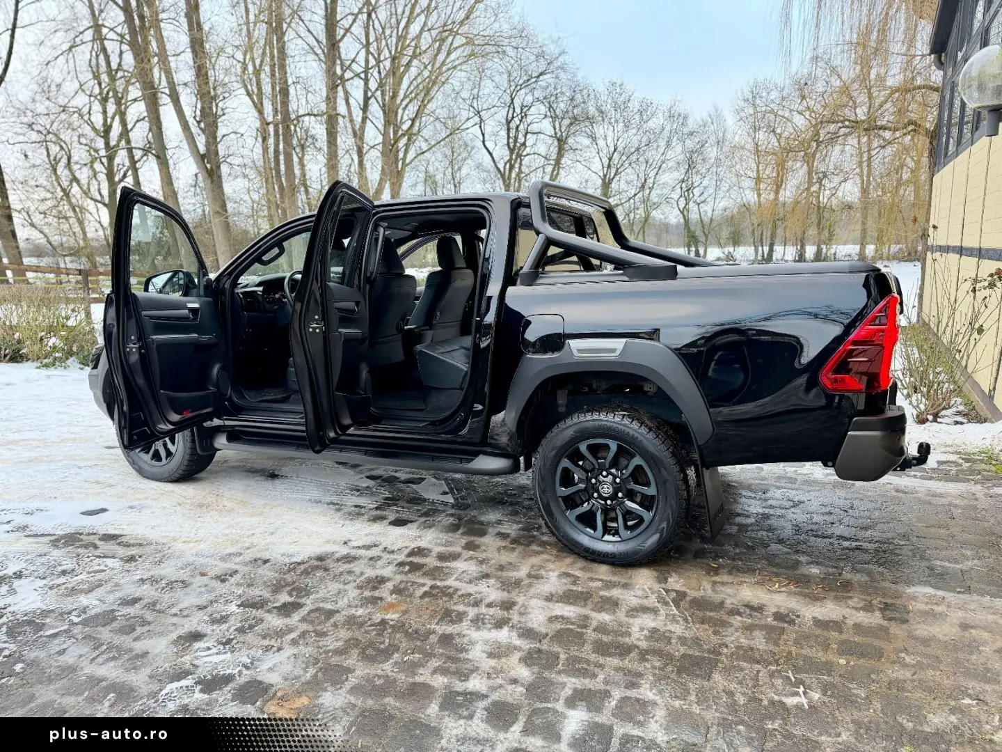 TOYOTA Hilux 2.8 D-4D 4Wd Invincible JBL AHK Rollo Büge