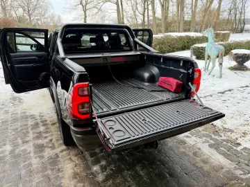 TOYOTA Hilux 2.8 D-4D 4Wd Invincible JBL AHK Rollo Büge