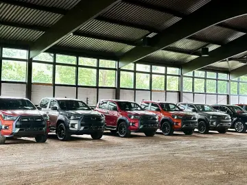 TOYOTA Hilux 2.8 D-4D 4Wd Invincible JBL AHK Rollo Büge