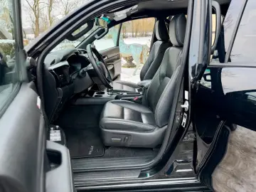 TOYOTA Hilux 2.8 D-4D 4Wd Invincible JBL AHK Rollo Büge