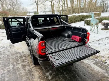 TOYOTA Hilux 2.8 D-4D 4Wd Invincible JBL AHK Rollo Büge